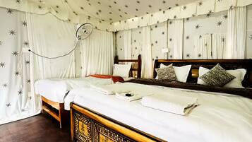 Luxury-Dreibettzimmer | 1 Schlafzimmer, Bügeleisen/Bügelbrett, kostenloses WLAN