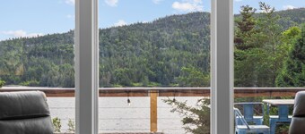 3-bedroom cabin on Horsechops Pond, Cape Broyle with Hot tub, AC, WiFi