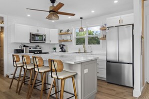 Mikrowelle, Ofen, Herdplatte, Geschirrspüler