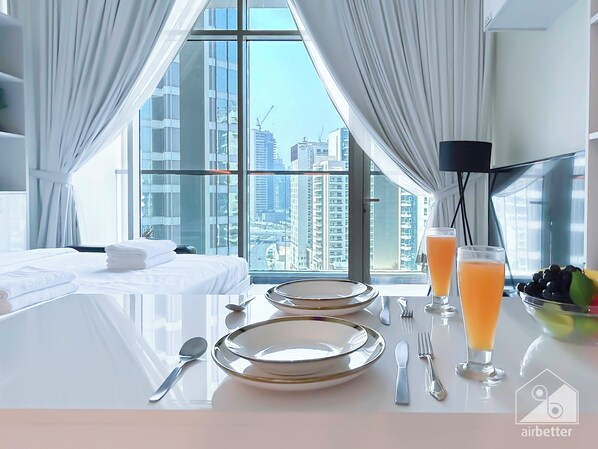 Interior - Contemporary Studio With City View in Business Bay (Dubai)