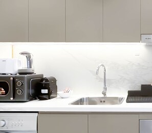 Apartment (0 Bedroom) | Interior - Elegant Stay in Meydan: Balcony & Stunning Views (Dubai)