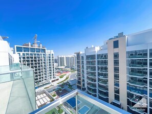Apartment (0 Bedroom) | Interior - Elegant Stay in Meydan: Balcony & Stunning Views (Dubai)