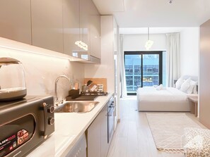 Apartment (0 Bedroom) | Interior - Elegant Stay in Meydan: Balcony & Stunning Views (Dubai)