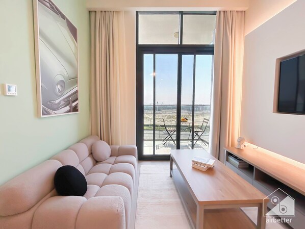 Living area - Luxury 1BR With Balcony in Azizi Riviera (Dubai)