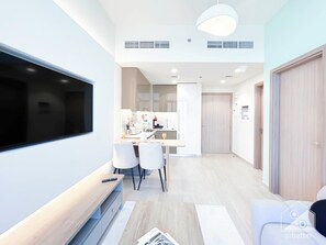 Interior - Luxury 1BR With Balcony in Azizi Riviera (Dubai)