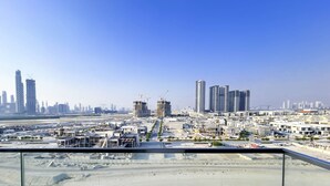 Property grounds - Azizi Riviera: Elegant Studio With Great Amenities (Dubai)