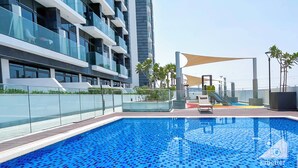 Outdoor pool - Azizi Riviera: Elegant Studio With Great Amenities (Dubai)