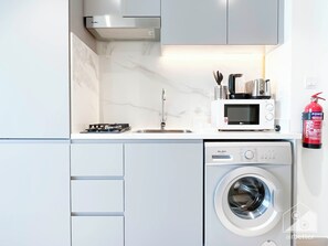 Apartment (0 Bedroom) | Interior - Breath Taking Studio With Balcony & Stunning Views (Dubai)