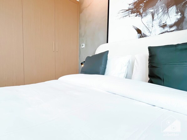 Apartment (0 Bedroom) | Interior - Breath Taking Studio With Balcony & Stunning Views (Dubai)