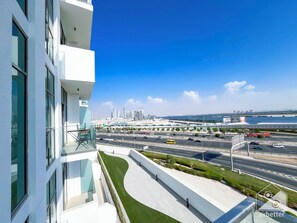 Apartment (0 Bedroom) | Interior - Breath Taking Studio With Balcony & Stunning Views (Dubai)