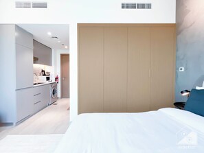 Apartment (0 Bedroom) | Interior - Breath Taking Studio With Balcony & Stunning Views (Dubai)