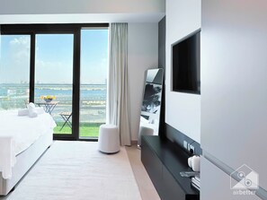 Apartment (0 Bedroom) | Interior - Breath Taking Studio With Balcony & Stunning Views (Dubai)