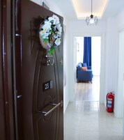 经济公寓, 阳台, 城市景观 | 办公桌、笔记本电脑工作区、熨斗/熨衣板、免费 WiFi