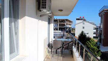 Departamento económico, balcón, vista a la ciudad | Vista desde la habitación