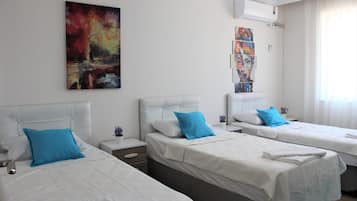 Apartemen Ekonomi, balkon, pemandangan kota | 1 kamar tidur, meja kerja, dan ruang kerja ramah laptop