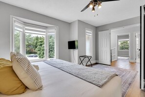 6 bedrooms, desk, iron/ironing board, WiFi