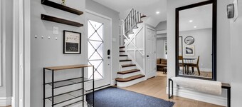 6BR house|Mississauga| Near Shops, Transit, Hwy and GO!