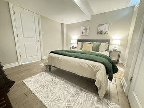 6 bedrooms, desk, iron/ironing board, WiFi