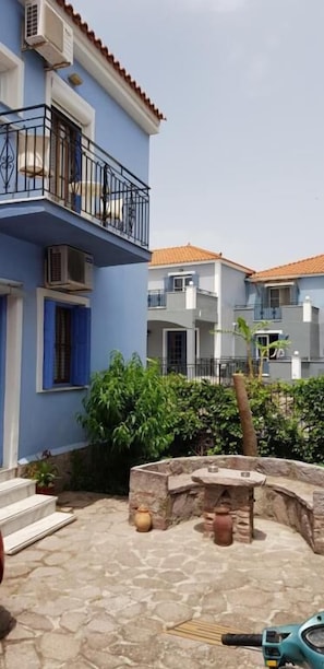 Deluxe Double or Twin Room, Balcony, Courtyard View | Living area - Nicholas House (Lesvos)