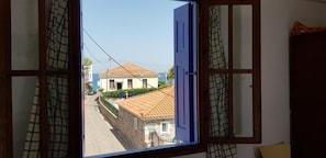 Free WiFi, bed sheets - Nicholas House (Lesvos)