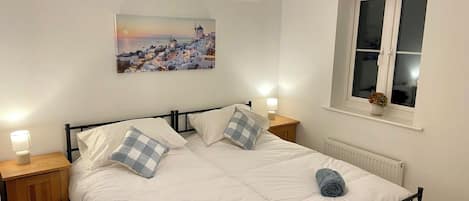 3 bedrooms, iron/ironing board, WiFi, bed sheets