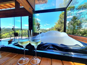 Smekmånadsstuga - bubbelbad - utsikt mot bergen | Privat bubbelpool