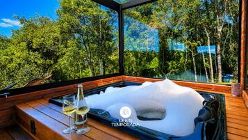 Cabana Bad Wolf com Jacuzzi - Rancho Queimado | Private spa tub