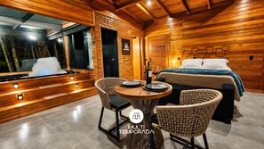 Honeymoon Cabin, Jetted Tub, Mountain View | Premium bedding, free WiFi, bed sheets - Cabana Bad Wolf - Rancho Queimado (Rancho Queimado)