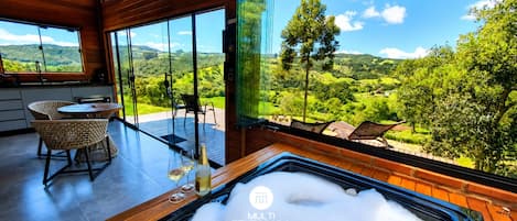 Cabaña de luna de miel, hidromasaje, vista a la montaña | Tina de hidromasaje privada