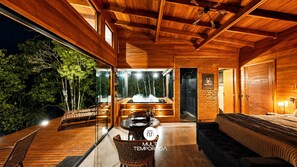 Honeymoon Cabin, Jetted Tub, Mountain View | Outdoor dining - Cabana Bad Wolf - Rancho Queimado (Rancho Queimado)