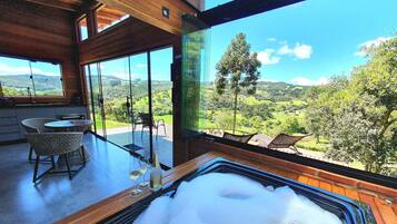Honeymoon Cabin, Jetted Tub, Mountain View | Interior