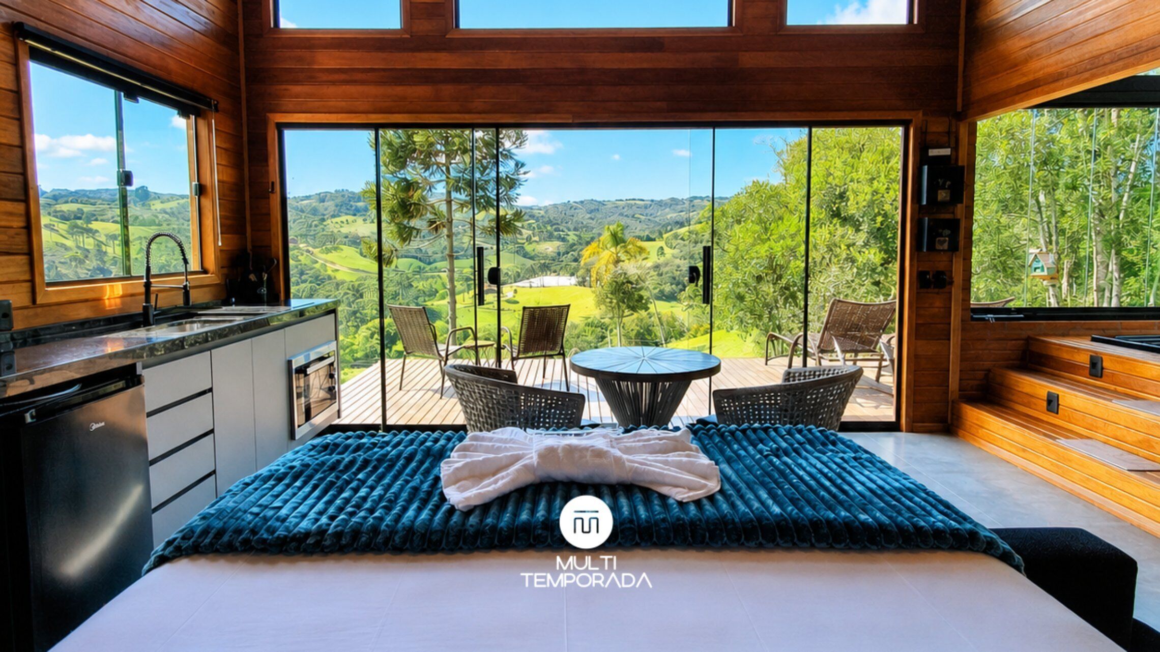 Cabaña de luna de miel, bañera de hidromasaje, vistas a la montaña | Cocina privada | Frigorífico, hervidor eléctrico, minihorno y utensilios de cocina