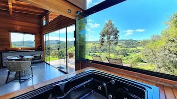 Honeymoon Cabin, Jetted Tub, Mountain View | Interior