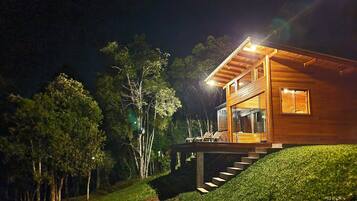 Honeymoon Cabin, Jetted Tub, Mountain View | Exterior