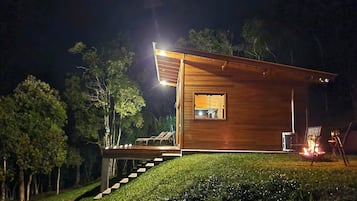 Honeymoon Cabin, Jetted Tub, Mountain View | Exterior