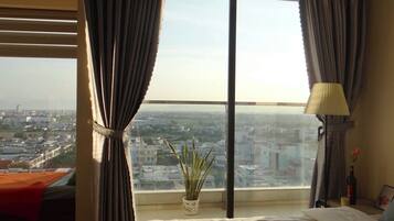 Blackout curtains, soundproofing, iron/ironing board, free WiFi