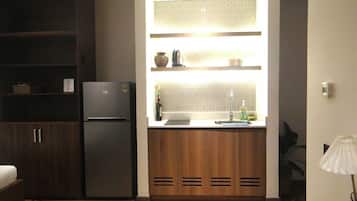 Family Studio Suite, Balcony, City View | Private kitchen