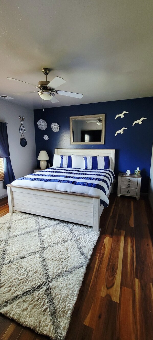 3 habitaciones, tabla de planchar con plancha, wifi y ropa de cama 