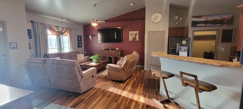 Charming 3-bedroom fully loaded house with AC and WiFi in Grand Junction.