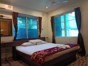 Free WiFi, bed sheets - Hotel Coral Digha (Kanthi)
