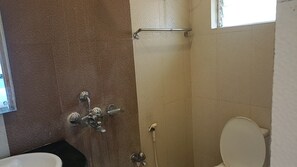 Shower, rainfall showerhead, towels, soap - Hotel Coral Digha (Kanthi)