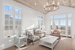 Smart-tv och eldstad