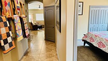 3 chambres, fer et planche à repasser, accès au Wi-Fi (inclus)