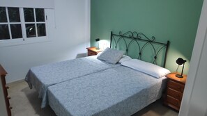 1 chambre, fer et planche à repasser, Wi-Fi, draps fournis