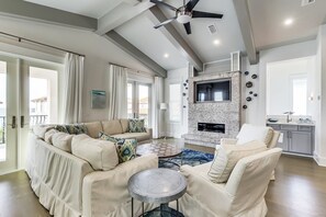 TV, fireplace