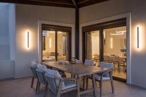 Villa, 4 camere da letto, balcone | Pasti