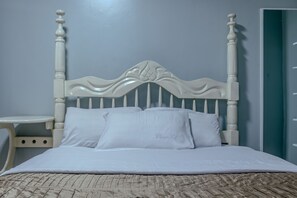 1 habitación, tabla de planchar con plancha, wifi y ropa de cama 