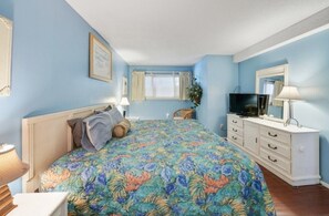 1 bedroom, in-room safe, iron/ironing board, free WiFi - Stunning Beach front 1-bedroom condo in  Panama City with WD, fitness room, WiFi (Panama City)