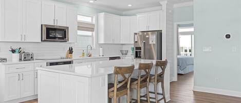 Refrigerador, microondas, cafetera/tetera