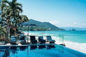 Pool - Full Floor Beachfront Luxury Apartment (Aguacate)